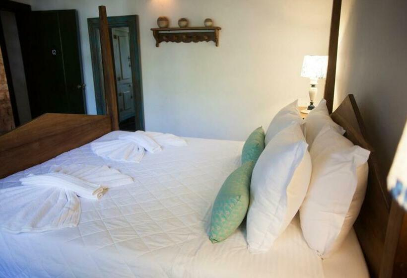 标准间, Almaserra Vila