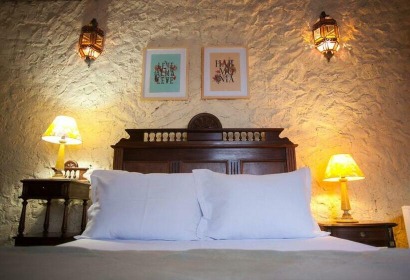 标准间, Almaserra Vila