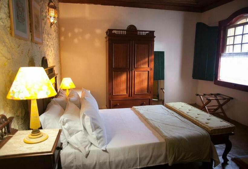 标准间, Almaserra Vila