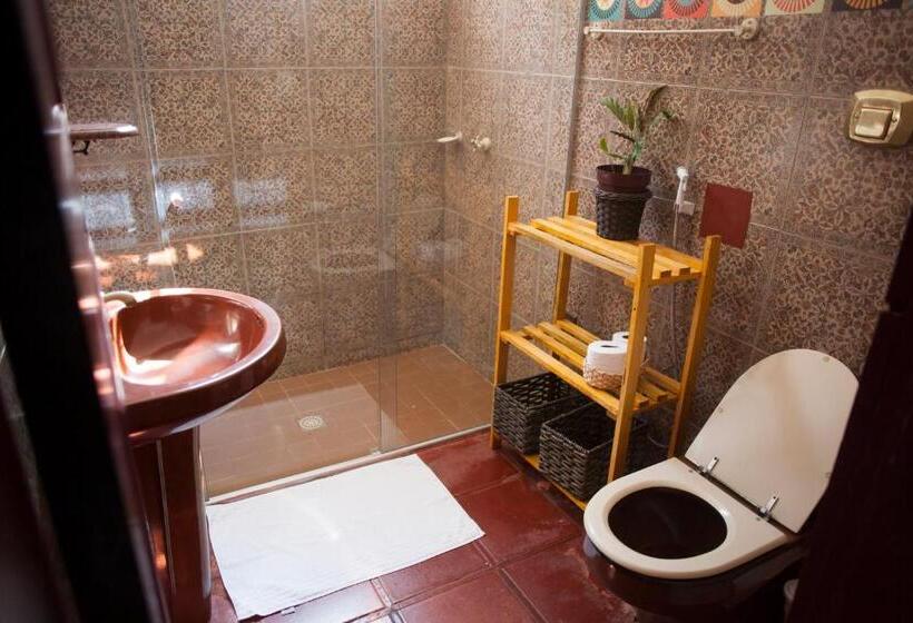 标准间, Almaserra Vila