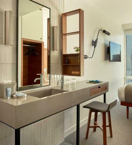 标准间, Arlo Nomad