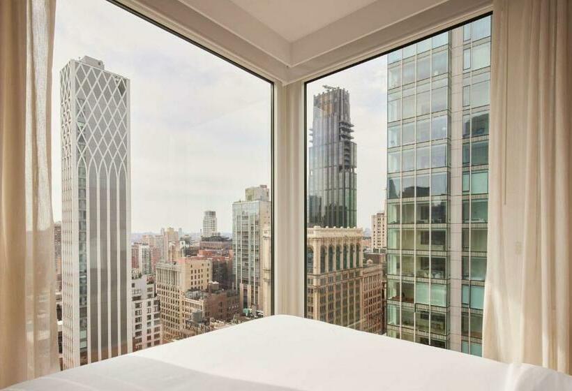 标准间, Arlo Nomad