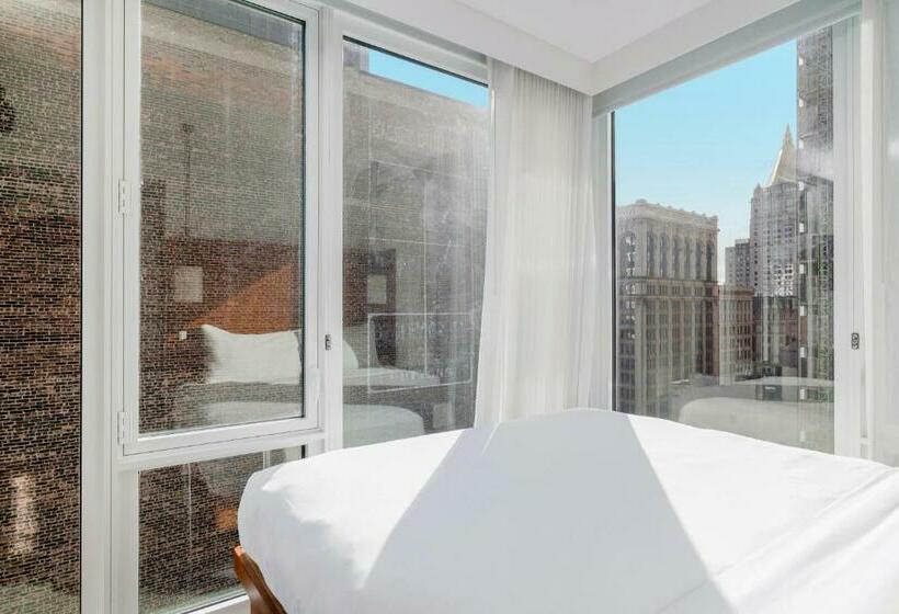 标准间, Arlo Nomad