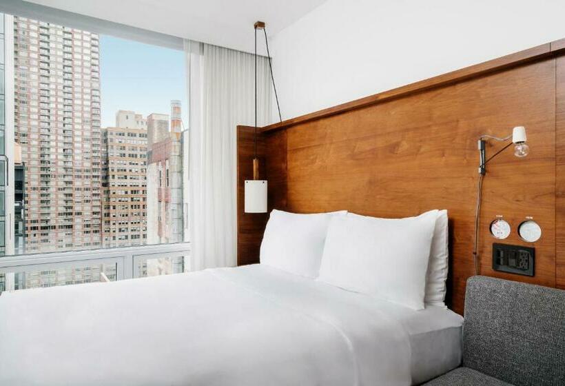 标准间, Arlo Nomad