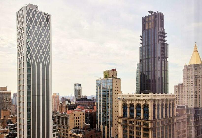 带大床的标准间, Arlo Nomad