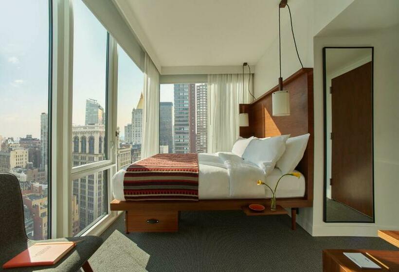 带大床的标准间, Arlo Nomad