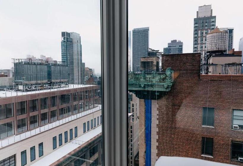 标准间, Arlo Nomad