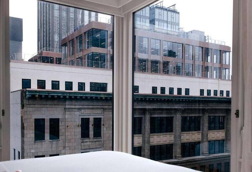 标准间, Arlo Nomad