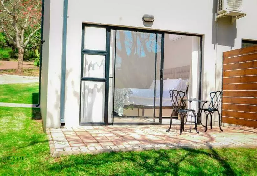 سوییت لوکس, Avoca Vale Country