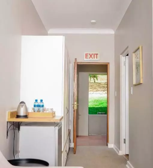 سوییت لوکس, Avoca Vale Country