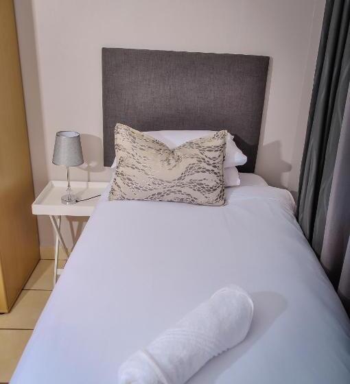 חדר משפחתי, Avoca Vale Country