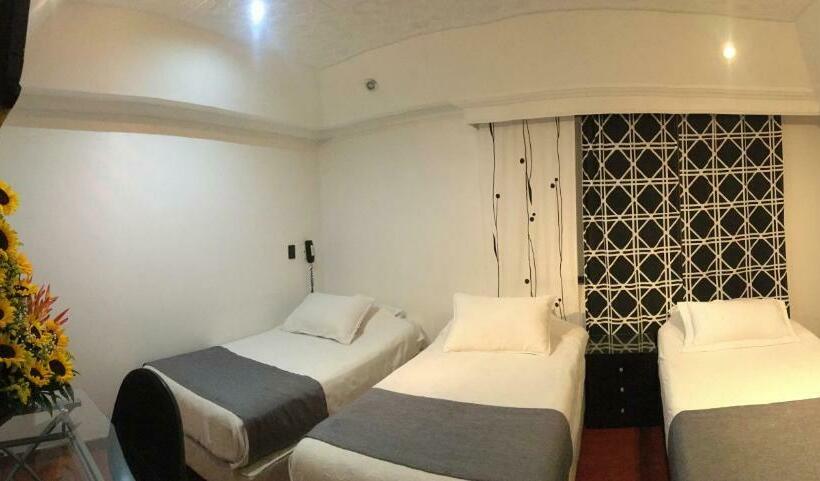 标准三人间, Ejecutivo Embajada