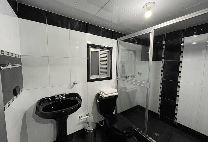 标准间, Ejecutivo Embajada