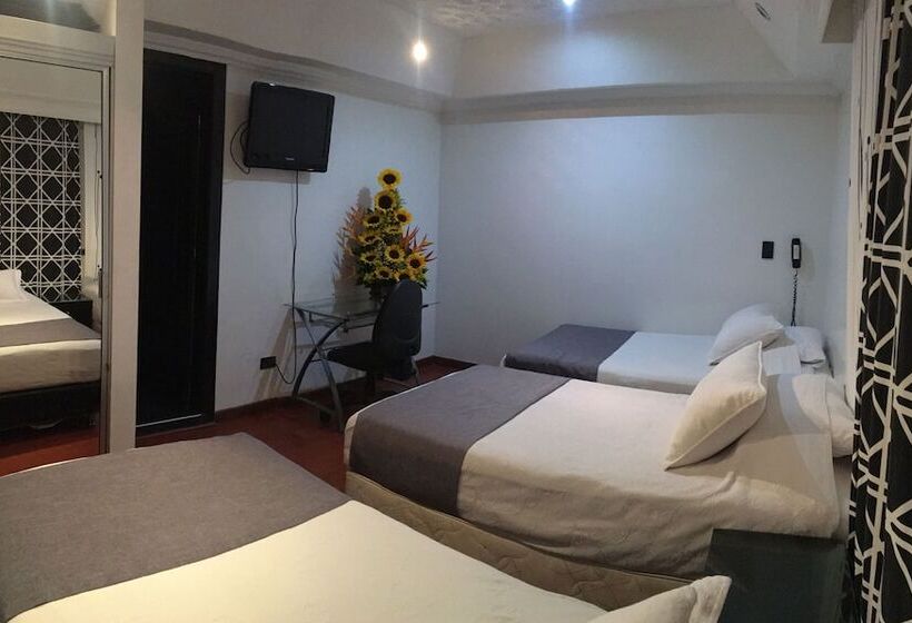 标准三人间, Ejecutivo Embajada