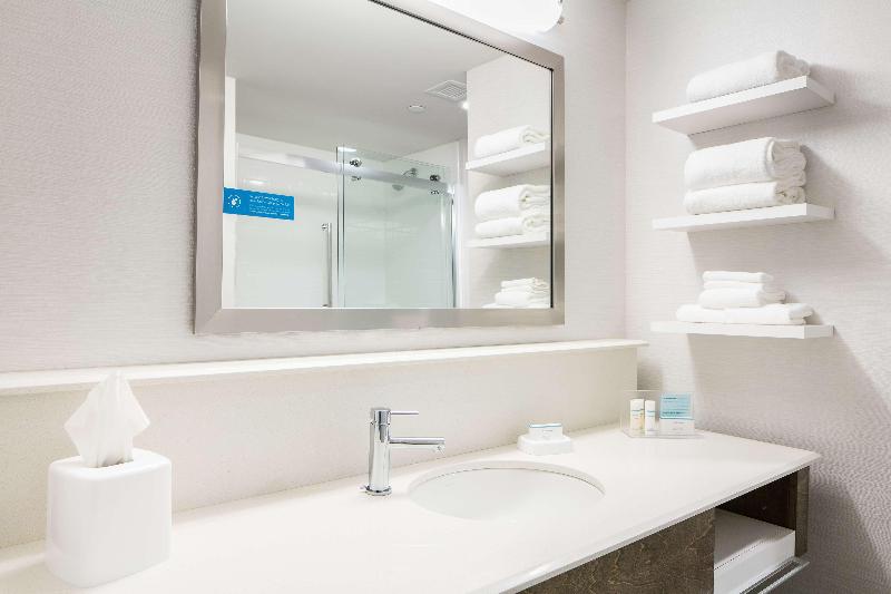 חדר סטנדרט עם מיטת קינג, Hampton Inn & Suites Mason City