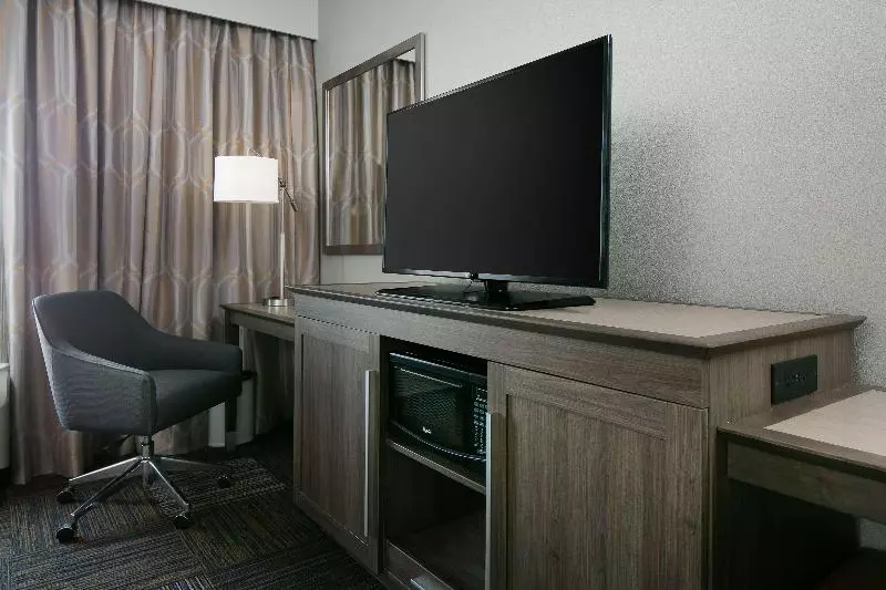キングサイズベッドのスタンダードルーム, Hampton Inn & Suites Mason City