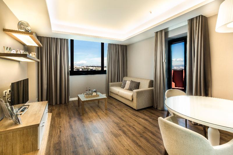 اتاق استاندارد چهار تخته, Lotus Yuan Business