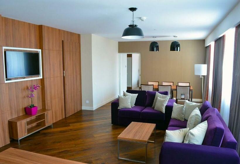 キングサイズベッドのエクゼクティブ, Ramada Plaza Craiova