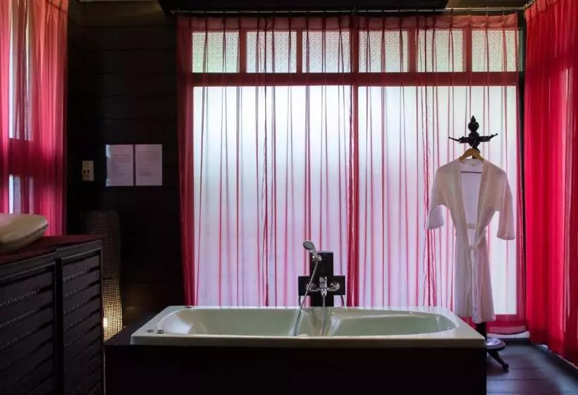 سوییت لوکس, Risasinee Spa & Resort