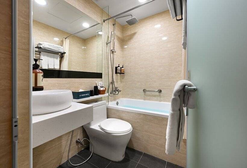 اتاق لوکس سه تخته, Le Room Hotel Taoyuan