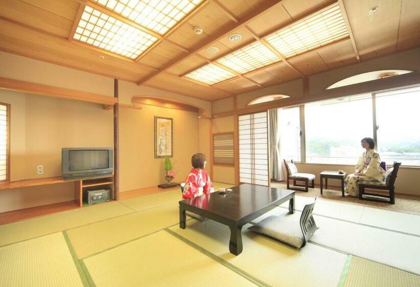 Quarto Estandar, Kasuien