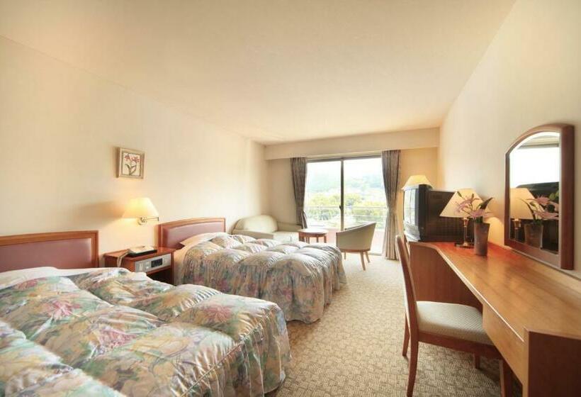 Quarto Estandar, Kasuien