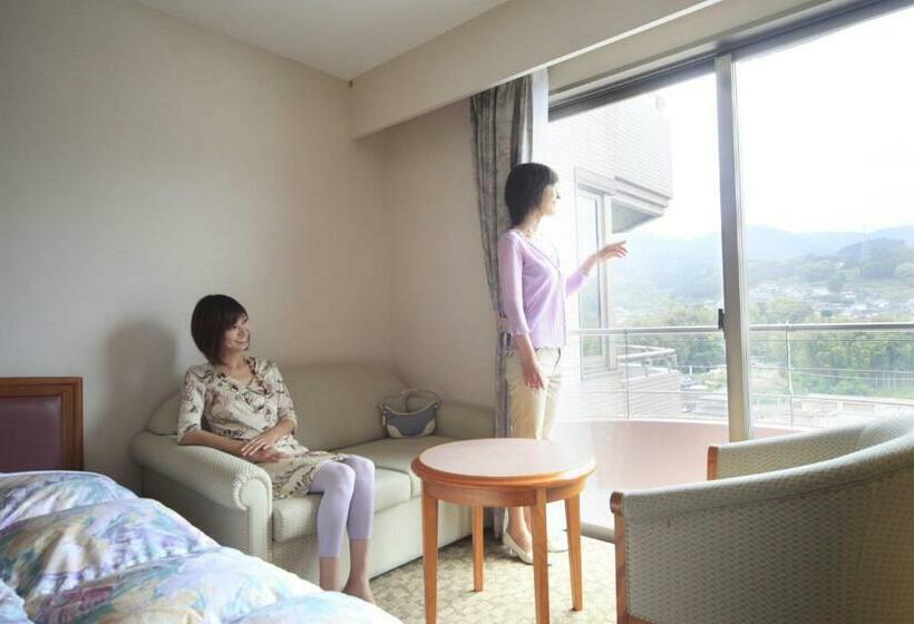 Quarto Estandar, Kasuien