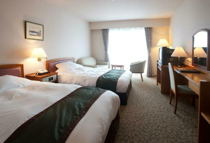 Quarto Estandar, Kasuien