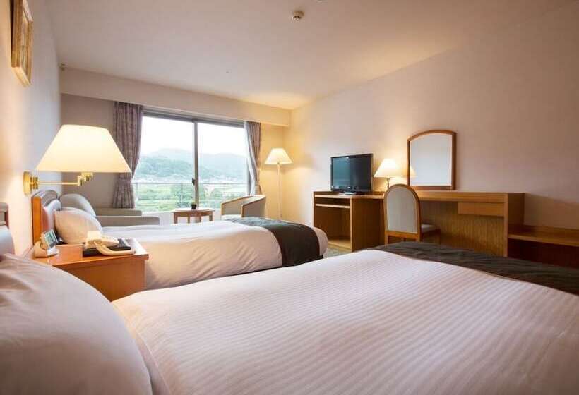 Quarto Estandar, Kasuien