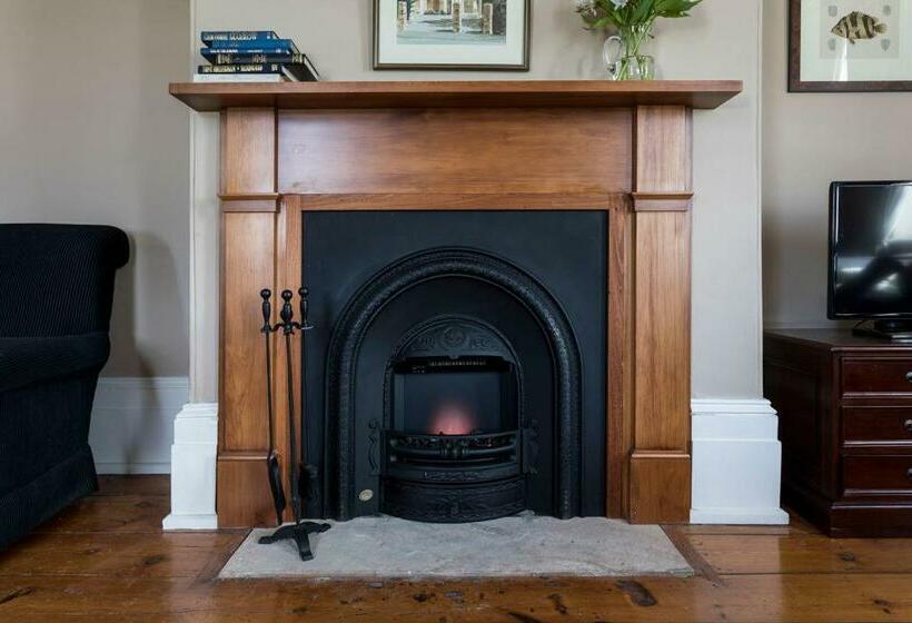 آپارتمان 2 خوابه, The Grand Old Duke