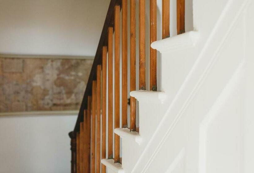 آپارتمان 2 خوابه, The Grand Old Duke