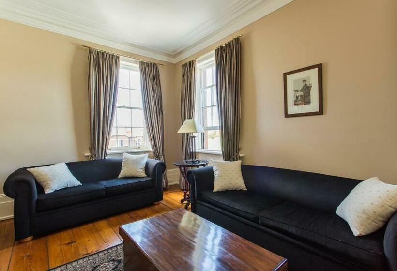 آپارتمان 2 خوابه, The Grand Old Duke