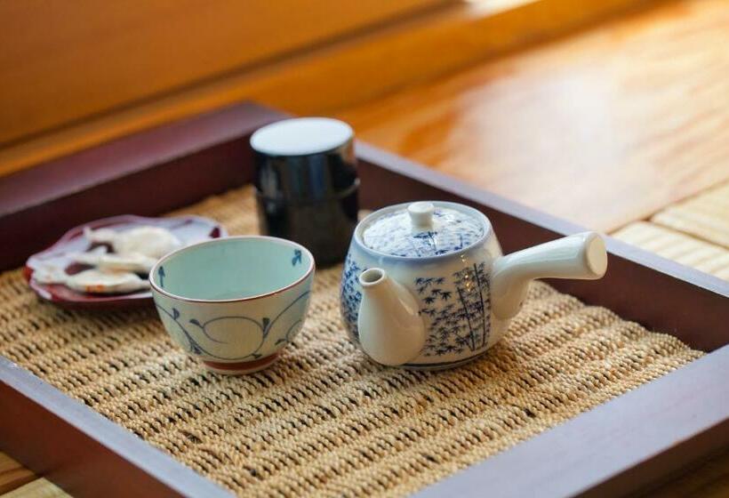 غرفة قياسية حمام مشترك, Taigakukan