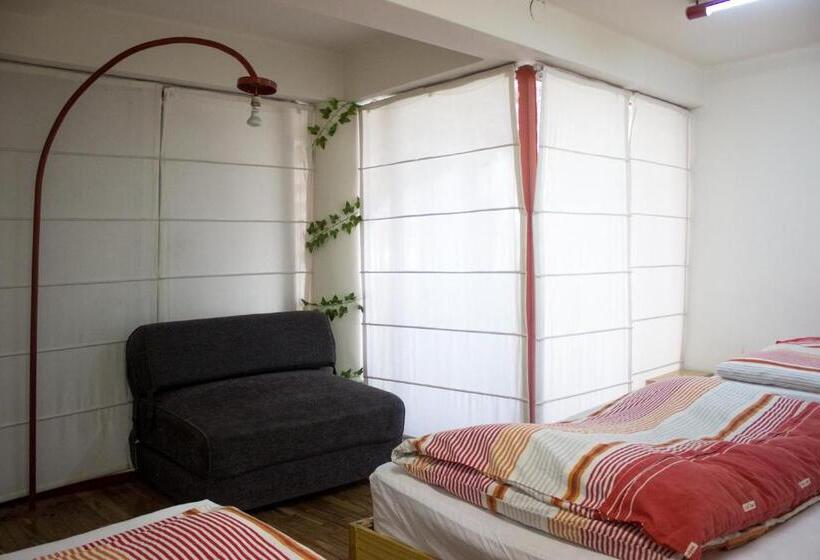 标准三人间共用浴室, Onkel Inn 1886   Hostel