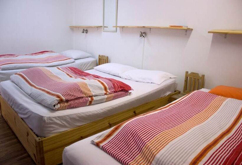 标准三人间共用浴室, Onkel Inn 1886   Hostel