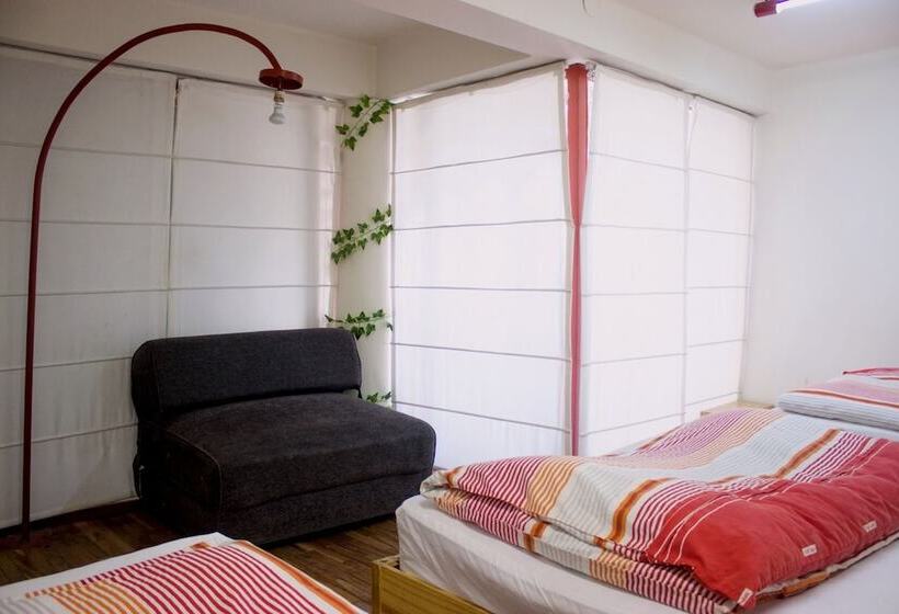 标准三人间共用浴室, Onkel Inn 1886   Hostel