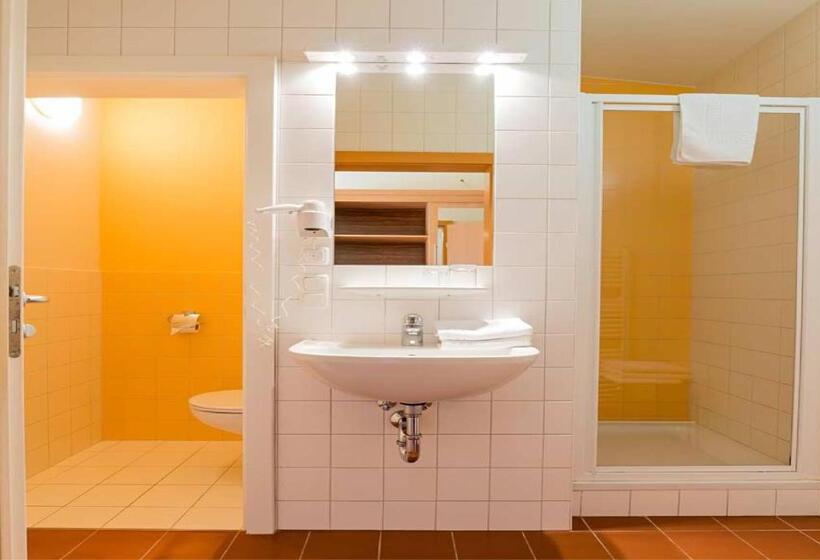 غرفة قياسية ثلاثية, Familien Hotel Krainz