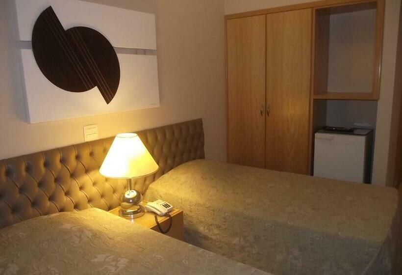 Номер Deluxe, Augustus Plaza