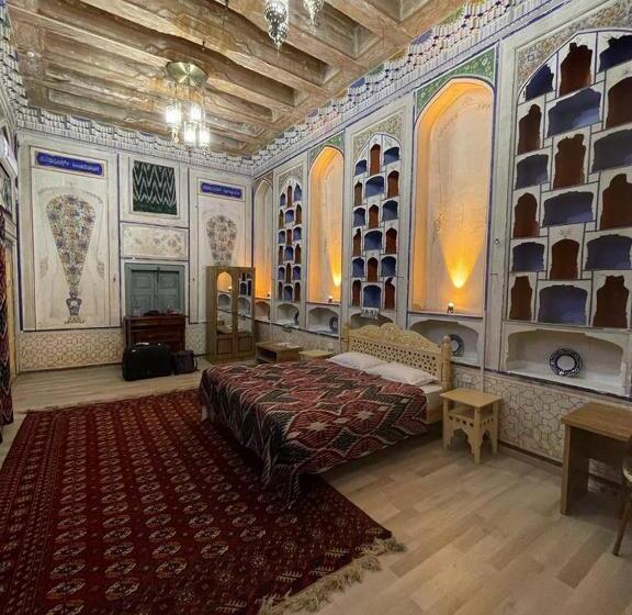 패밀리 스위트, Bibi Khanym