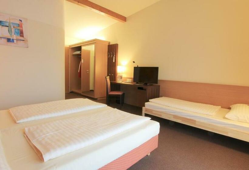 Номер Стандарт Трехместный, Familien Hotel Krainz