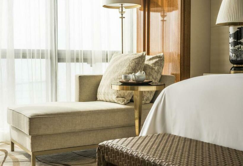 带大床的豪华间, Four Seasons Hotel Tianjin