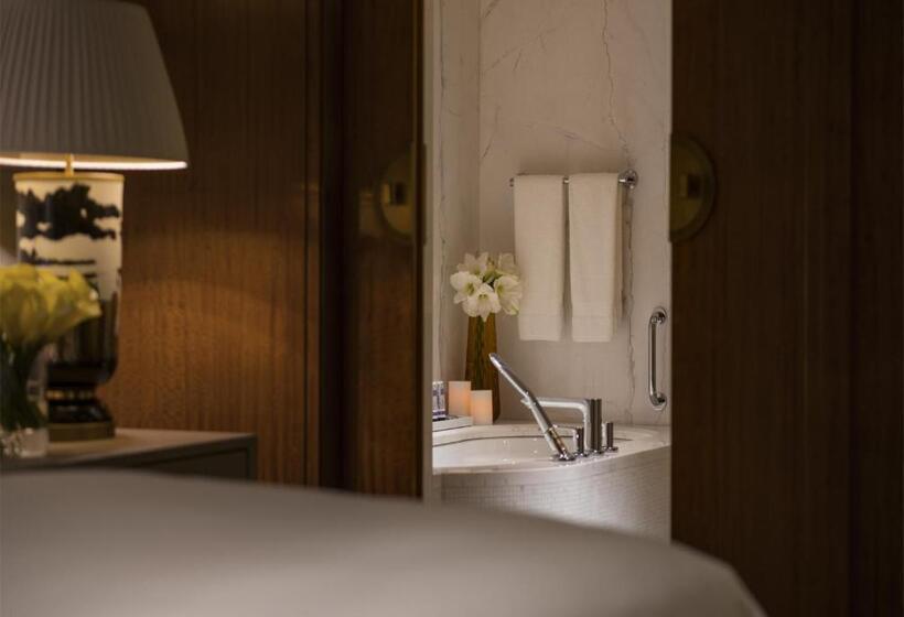 带大床的套房, Four Seasons Hotel Tianjin