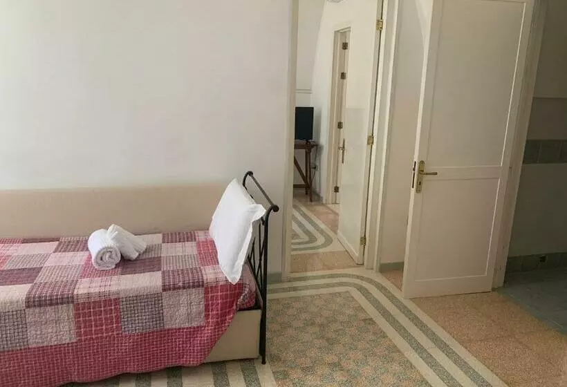 スーペリアトリプルルーム, Villa Raffaella