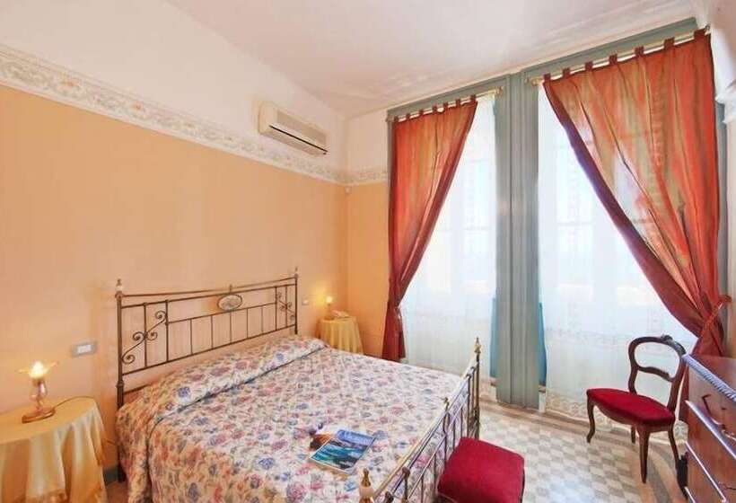 高级大房间, Villa Raffaella