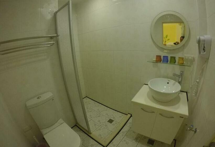 اتاق استاندارد چهار تخته, Yurong B&b