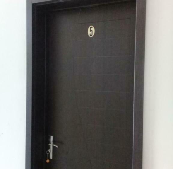 اتاق لوکس سه تخته, Guest House 293