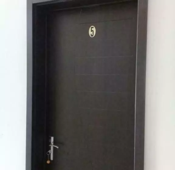 اتاق لوکس سه تخته, Guest House 293