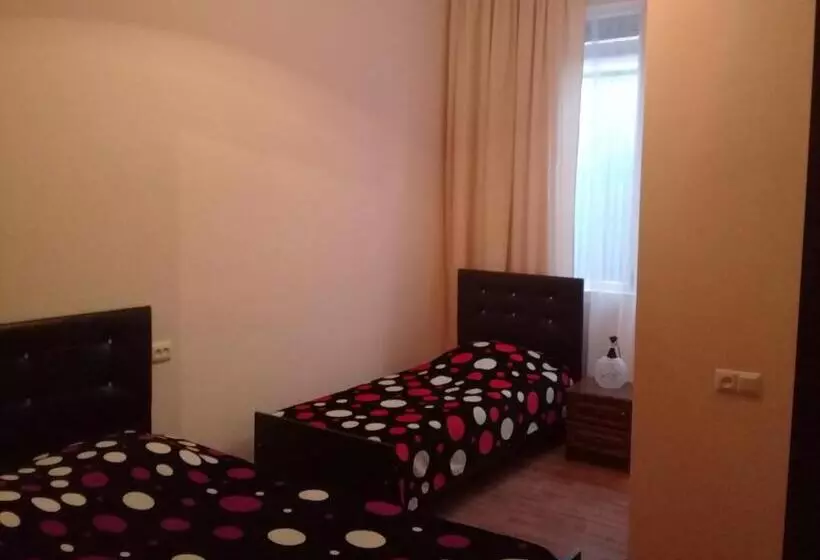 اتاق لوکس سه تخته, Guest House 293