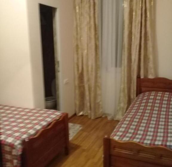 اتاق استاندارد سه نفره, Guest House 293