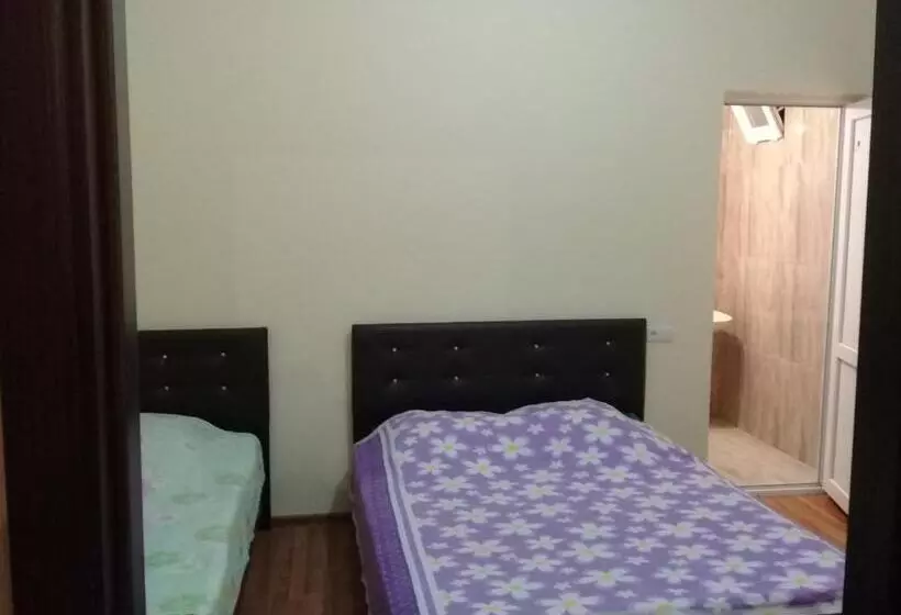 اتاق استاندارد سه نفره, Guest House 293